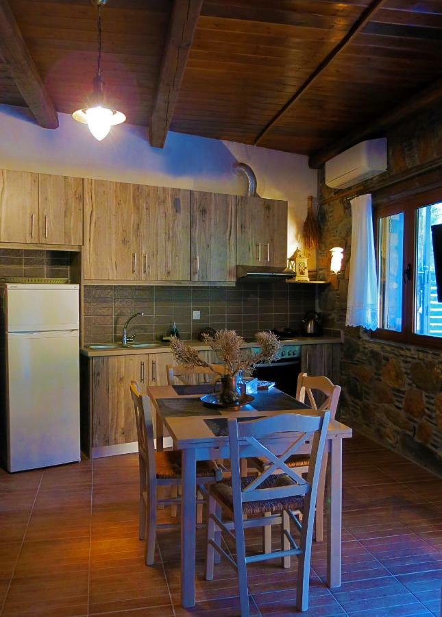 "Pefkopetro" Traditional House Keramotí Exterior foto